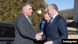 Кхарачой-Чергазийчоьнан куьйгалхо Темрезов а (аьтто агI.), президентан Къилбаседа Кавказера векал Матовников а.
