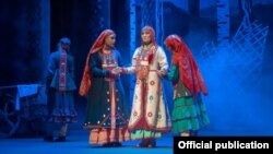 "Башкорт туе" спектакленнән күренеш. (Фото Милли яшьләр театры сайтыннан)