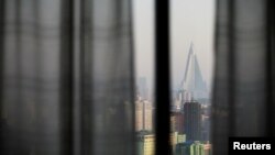 Краєвид Пхеньяна з вікна готелю «Янґакдо», де селять більшу частину іноземців, архівне фото