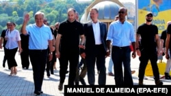 UN Secretary-General Antonio Guterres (left) tours the grain port in Odesa, Ukraine, on August 19.