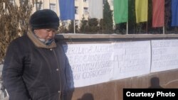 Одна из участниц акции протеста против микрокредитной компании «МФРК» Жылдыз Омуракунова.