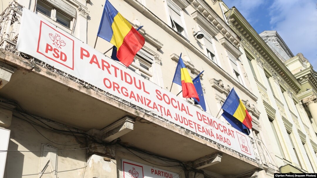 Funcționarii sunt acuzați că plăteau mită la PSD, în schimbul numirii în funcțiile publice.