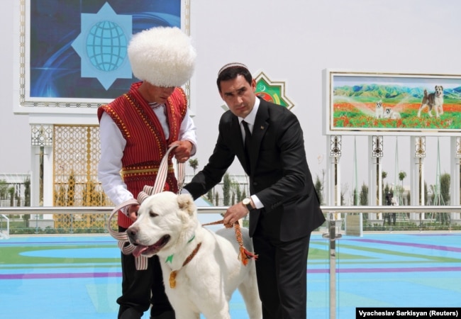Turkmen President Serdar Berdymukhamedov with one of the Central Asian country's iconic alabai dogs. (file photo)