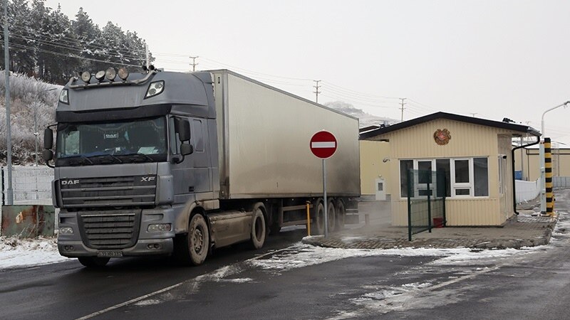 Șoferii de camioane străini veniți în Anglia pentru mai mult de două zile trebuie să facă teste COVID-19