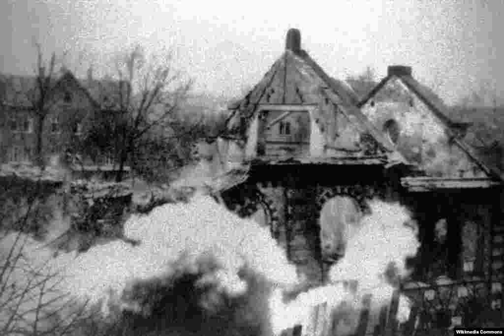 A synagogue being destroyed in Eisenach, November 1938.