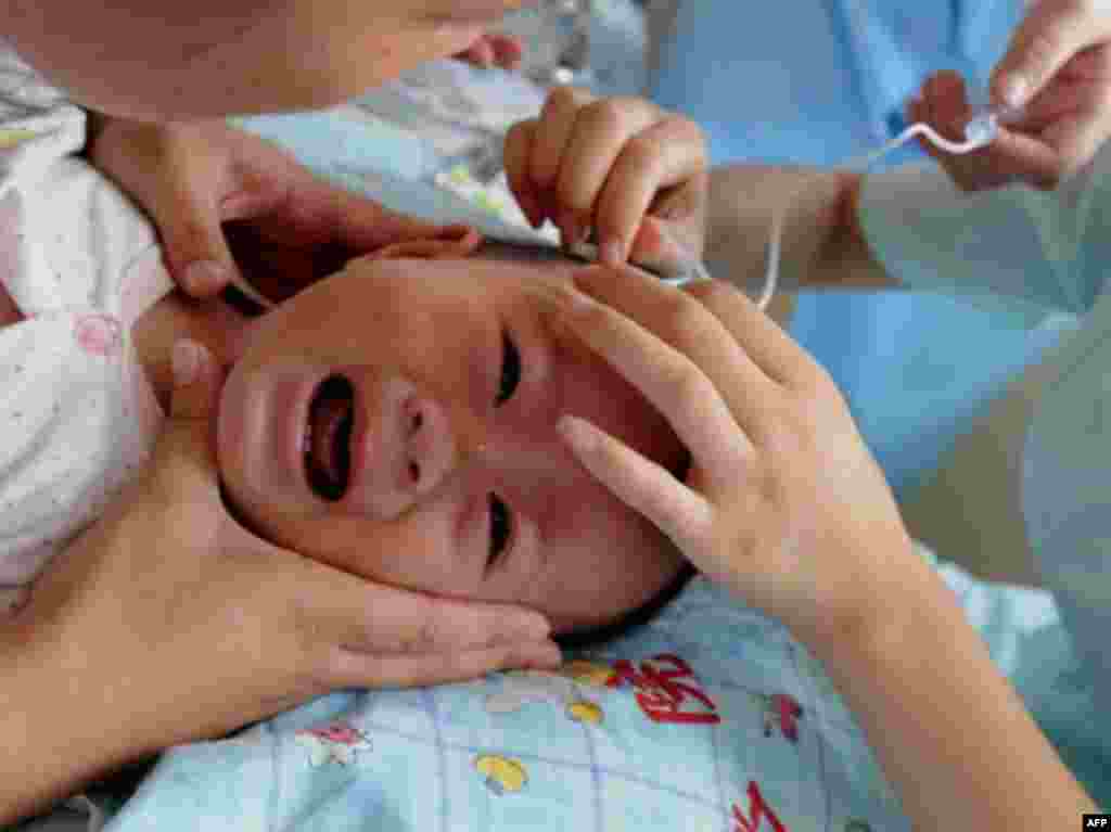 13 000 hospitalized in Chinese milk scare. - A Chinese toddler undergoes treatment at a hospital after taking tainted milk powder, in Hefei, eastern China's Anhui province, on September 21, 2008. China said nearly 13,000 children were in hospital after drinking toxic milk powder in a dramatic escalation of Beijing's latest safety scandal, as the World Health Organization questioned Beijing's handling of the crisis and Premier Wen Jiabao appeared on state television promising to head off further incidents. 