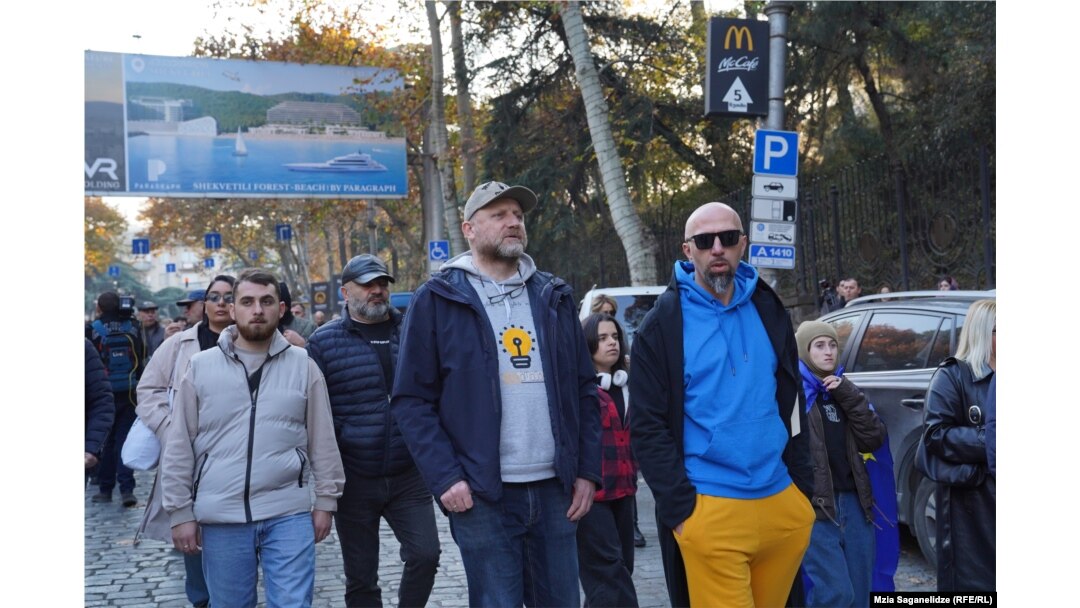 საპროტესტო აქციამ გმირთა მოედანზე გადაინაცვლა