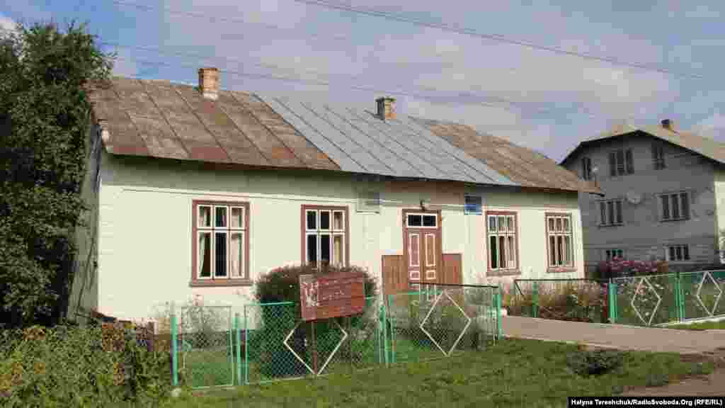 «Просвіта», яку збудували хлопці в селі зі Степаном Бандерою