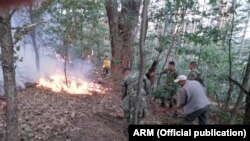 Армијата се вклучи во гаснењето на пожарите во Македонија