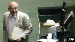 Interior Minister Ali Kordan takes the podium to defend himself before being impeached by Iran's parliament in November 2008.