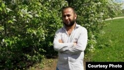 Исмоил Холов бо аҳли хонаводааш дар Русия зиндагӣ мекунад. 