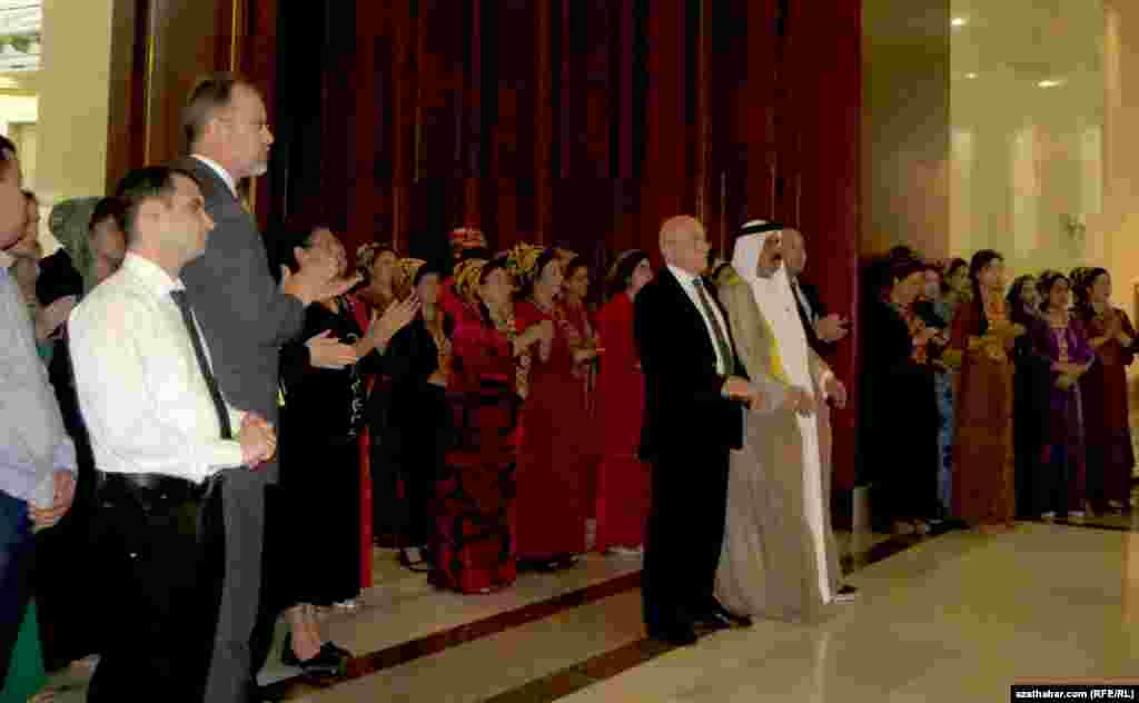 В церемонии торжественного открытия выставки приняли участие сотрудники иностранных дипломатических представительств в Туркменистане&nbsp;