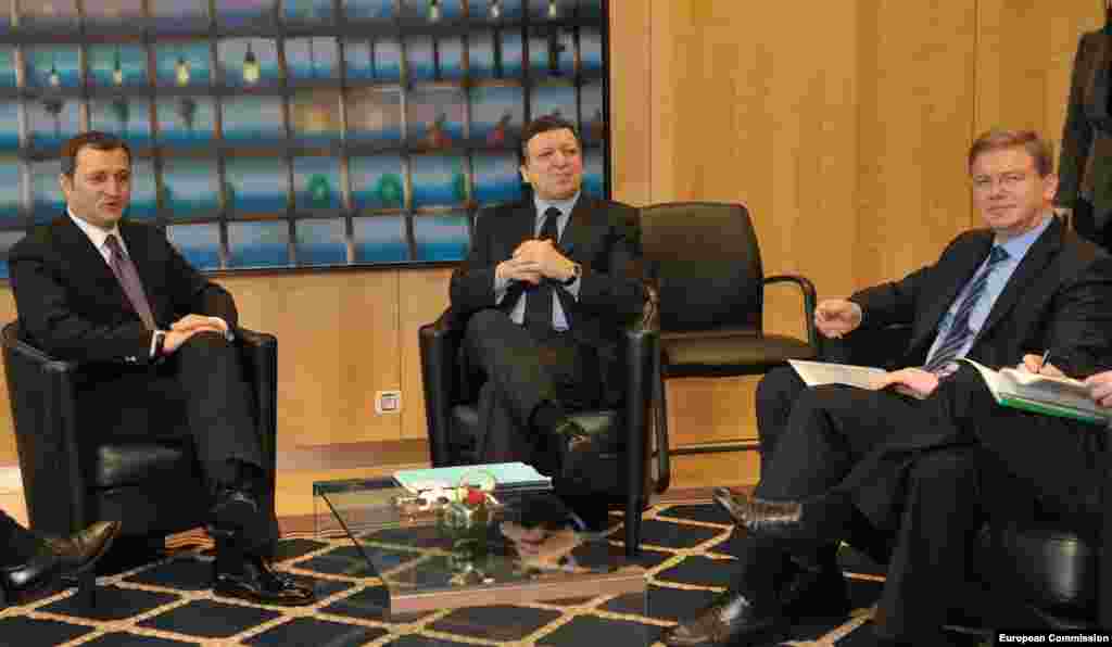 Vlad Filat in Bruxelles cu José Manuel Barroso și Štefan Fule - Photo: UE Audiovisual Services