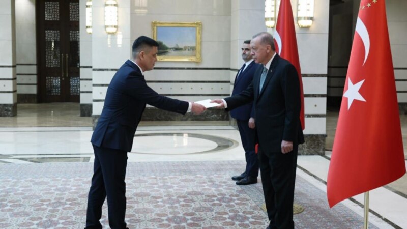 Türkmenistanýň Türkiýedäki ilçisi prezident Erdogana ynanç hatyny gowşurdy