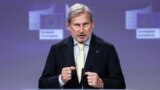 Johannes Hahn, az EU költségvetési biztosa egy korábbi sajtótájékoztatón
