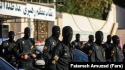 اعلام بسته تحریم‌های جدید بریتانیا همزمان شده با درخواست وزیر خارجه این کشور از جامعه بین‌المللی برای پاسخگو کردن مقام‌های جمهوری اسلامی به‌دلیل سرکوب اعتراضات