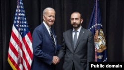Министр иностранных дел Армении Арарат Мирзоян (справа) и президент США Джо Байден, Нью-Йорк, 21 сентября 2022 г.
