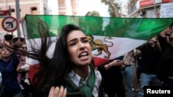 Protestat në mbështetje të të drejtave të grave në Iran janë përhapur në disa vende të botës. Stamboll, shtator 2022.