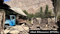 Разрушенный дом в селе Ак-Сай