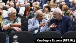  Михаил Неделчев (в средата) 