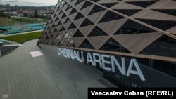 Chișinău Arena a fost construită în urma unui proiect de parteneriat public-privat controversat, inițiat de guvernarea democrată, în 2018.