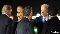 Američki predsjednik Joe Biden i prva dama Jill Biden po dolasku u London, 17. septembra 2022.