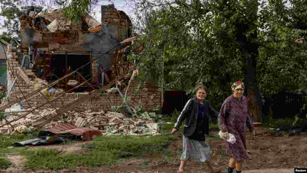 A régióban ez mindennapos látványnak számít: az orosz támadások miatt alig maradt ép ház a településen