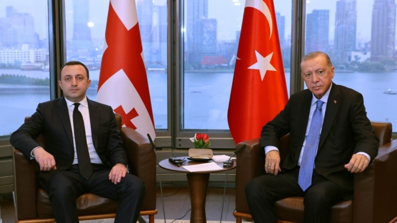 Премьер Грузии поздравил Эрдогана с 99-летием провозглашения Турецкой Республики