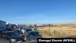 Автомобильный затор на казахстанско-российской границе в Актюбинской области. 22 сентября 2022 года