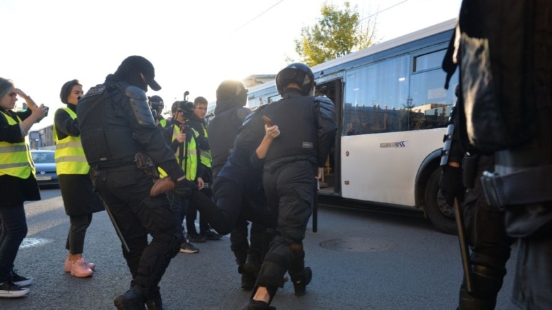 В Петербурге после протестов против мобилизации арестовали почти 100 человек