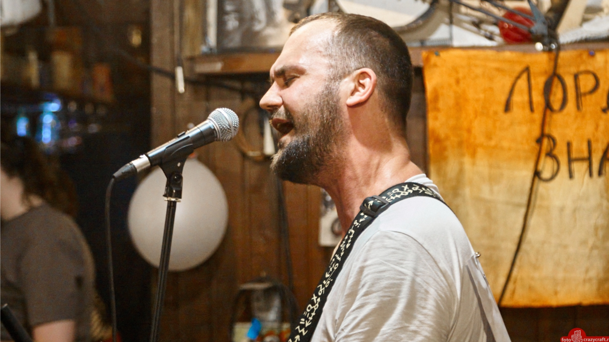 "Нужно заниматься семьёй, а не войной". В Ижевске задержанный во время ...