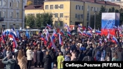 Митинг в Улан-Уде, Русия, в подкрепа на референдумите в Украйна. В града също има открити секции за гласуване на евакуираните от войната. 23 септември 2022 г.