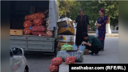 Gök-önüm söwdasy. Türkmenistan (arhiw suraty).