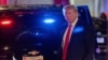 Donald Trump, bivši predsjednik SAD dolazi u Trump Tower u Njujorku, dan nakon FBI pretresa rezidencije na Floridi, 9. avgust 2022. 