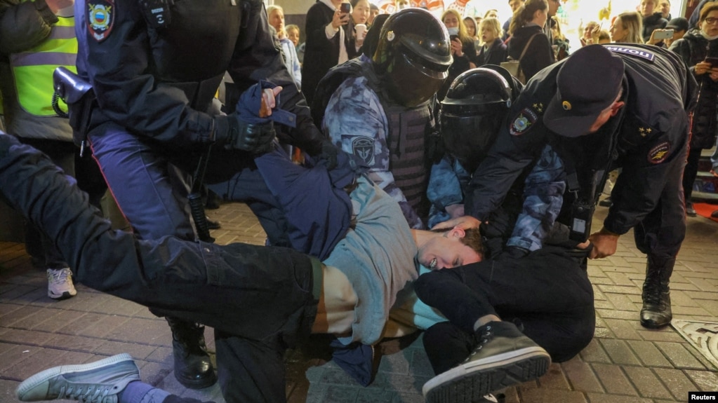 Задержание на протестной акции в Москве после объявленной властями мобилизации на войну в Украине, сентябрь 2022 года