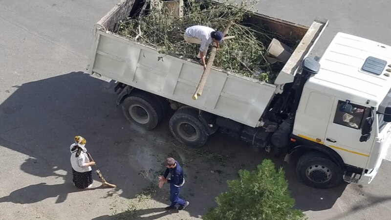 Türkmenistan köçeleri arassalap, agaçlary timarlap, baş baýrama we 'Dabaraly maslahata' taýýarlanýar