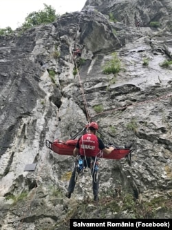 Salvamontiștii se expun la peste 50 de riscuri, atunci când se află în misiunea de a salva o persoană.