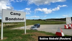 Ulaz u Kamp Bondstil na Kosovu, najveću američku vojnu bazu na Balkanu, 21. septembar 2026.