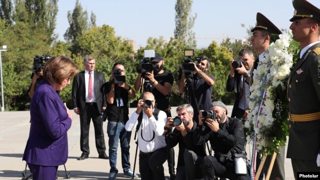 Armenia - U.S. House Speaker Nancy Pelosi lays a wreath at the Armenian Genocide Memorial in Yerevan, September 18, 2022.