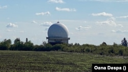 Radarul de la Cârcea, de lângă Craiova, deservește MApN și forțele NATO.
