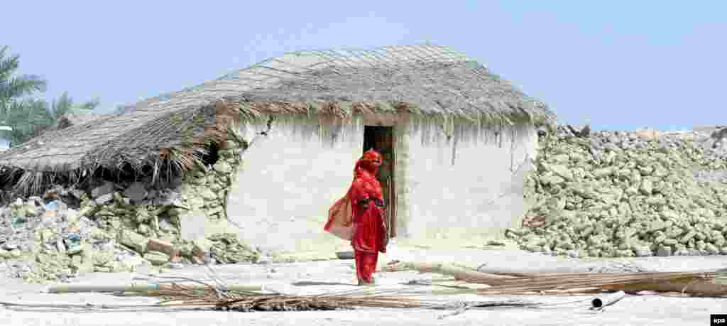 După cutremurul de 7,7 grade din Pakistan, provincia Balochistan. Cel puţin 500 de oameni au fost ucişi şi  mai multe sute de oameni au fost răniţi, în seismul din 24 septembrie. În total, de pe urma cutremurului au avut de suferit peste 300.000 de oameni