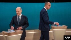 Njemački kancelar Olaf Scholz (lijevo) i protukandidat Friedrich Merz u izbornoj debati 9. februara.
