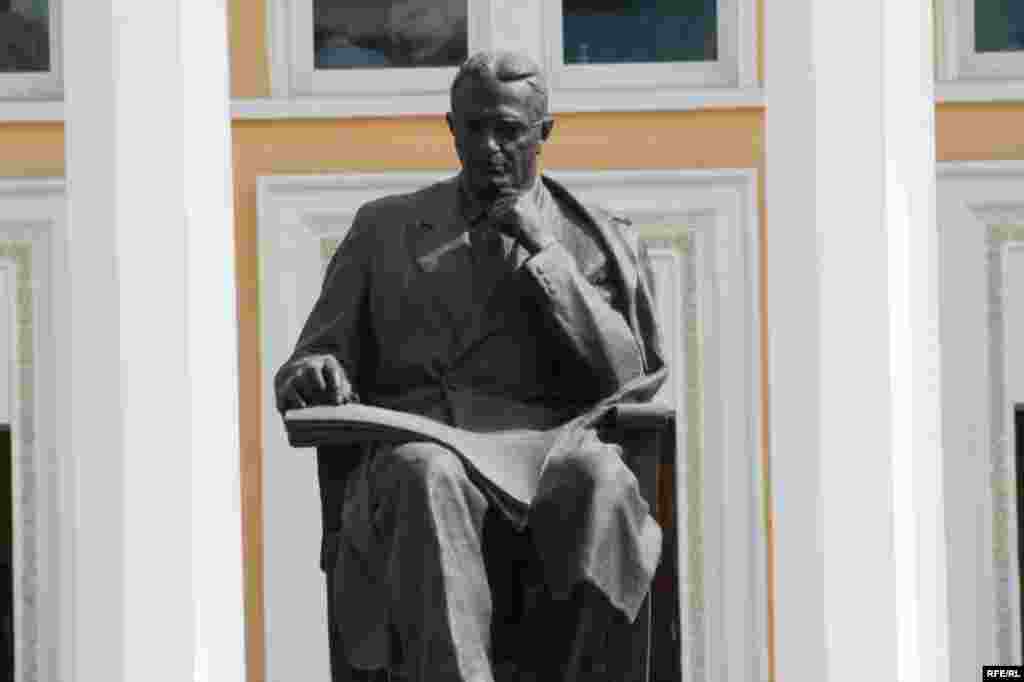 Bakı heykəllərinin ürəyindən nə keçir? #22