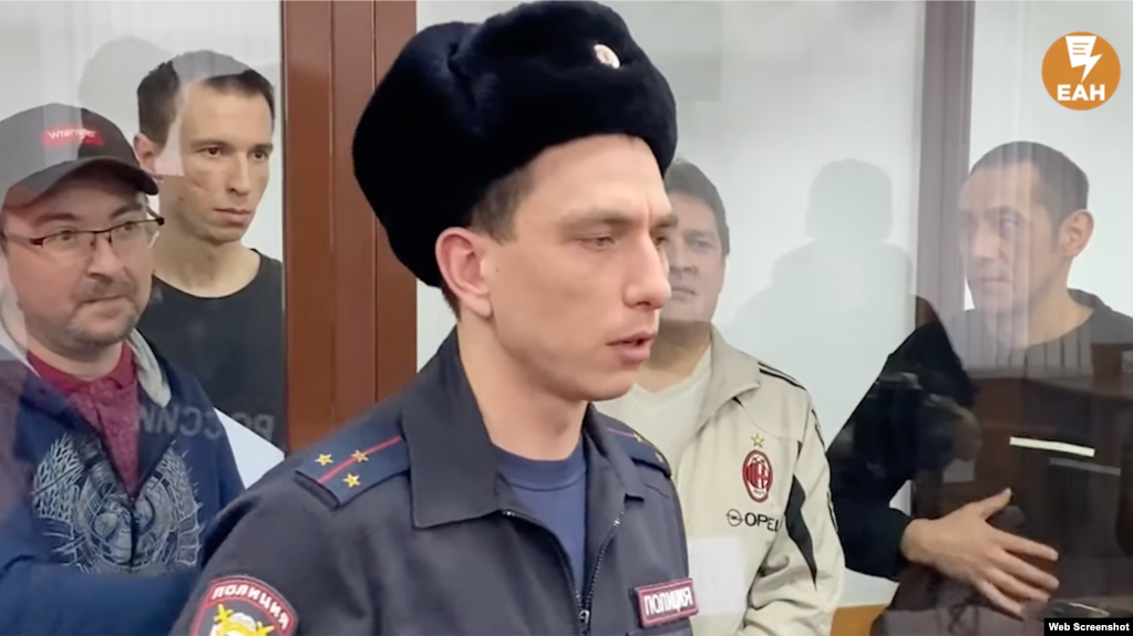 Обвиняемые по делу "Марксистского кружка в Уфе" в суде. Архивный кадр из видео издания "ЕАН"