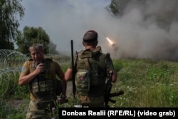 Бійці 93-ї ОМБр ЗСУ ведуть вогонь з РСЗВ «Град» по піхоті армії РФ в Костянтинівці. Фото пресслужби бригади