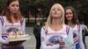 Пять &quot;Девушек Медведева&quot; подготовили президенту подарки на день рождения...