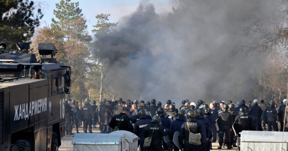 Bulgarian PM: Some 300 Migrants Arrested After Refugee Camp Riot
