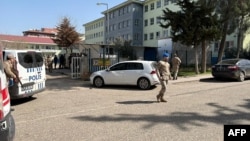 Xüsusi təyinatlılar Türkiyənin cənub-şərqindəki liseydə.