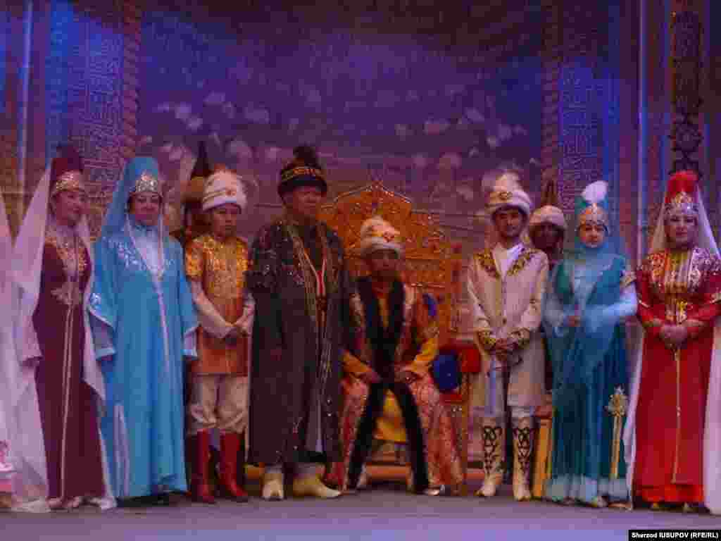 Kyrgyzstan - Osh Uzbek Theater receives assistance from Uzbekistan