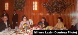 Nicolae și Elena Ceaușescu, alături de lideri PCR, la o masă festivă în timpul Revelionului 1976